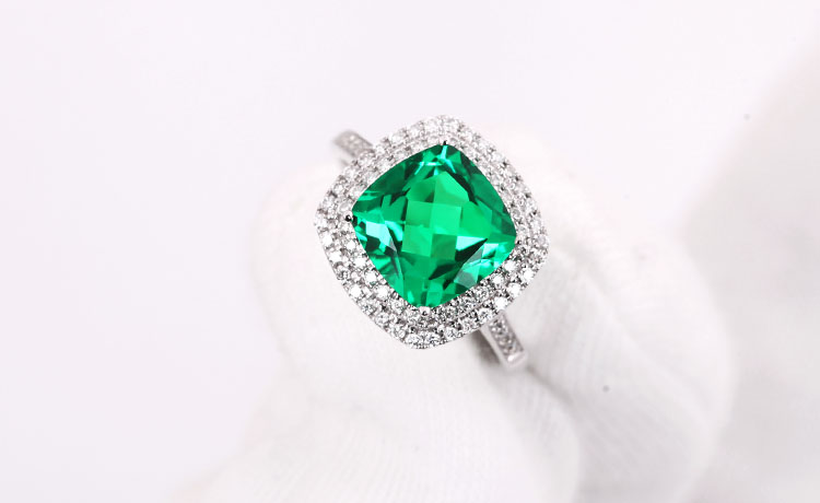 Emerald Ring 660$