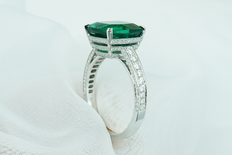 Emerald Ring 885$