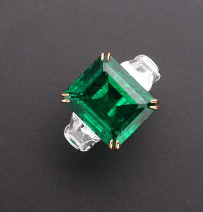 Emerald Ring 950$
