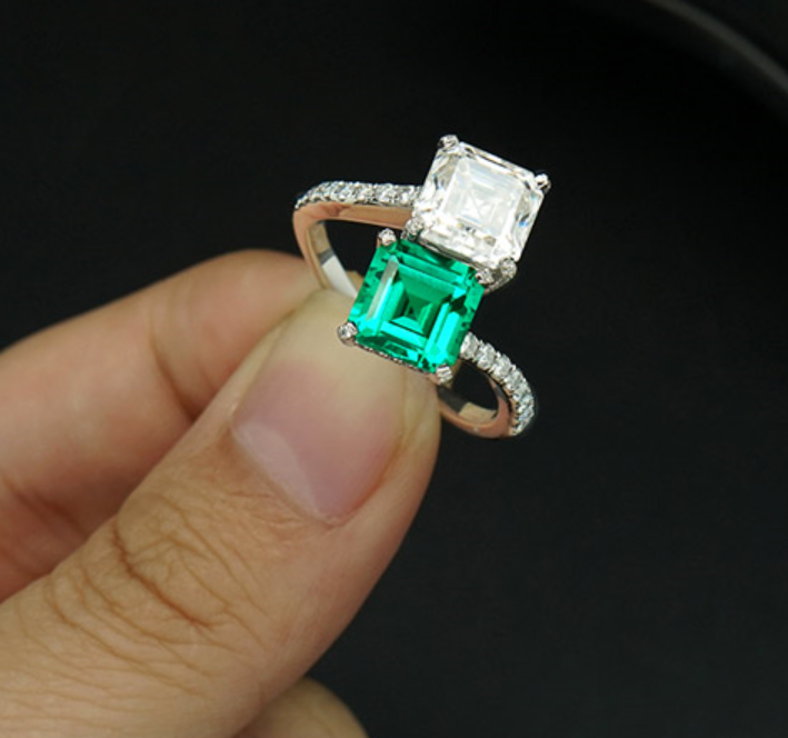 Emerald Ring 635$
