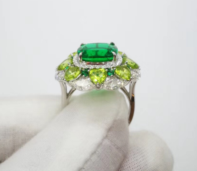 Emerald ring 865$