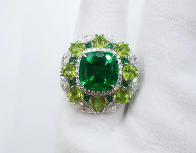 Emerald ring 865$