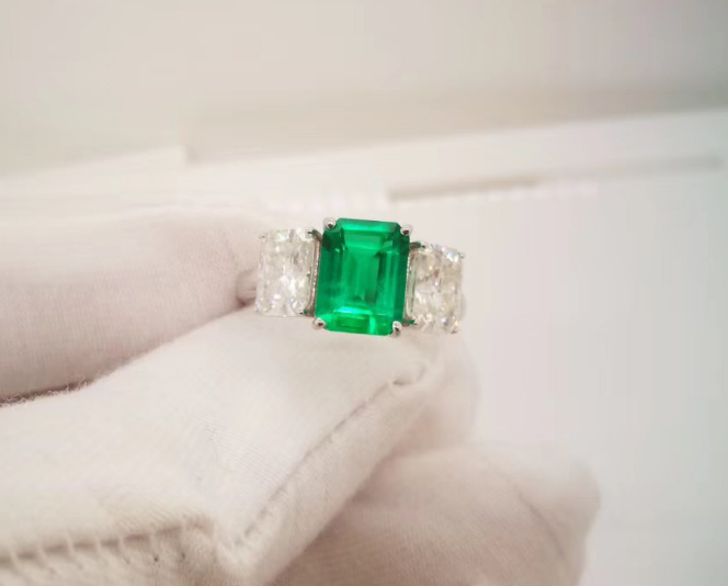 Emerald Ring 500$